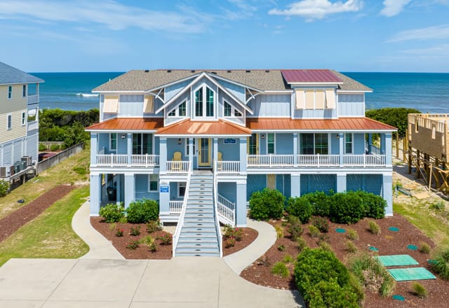Mainsail Manor