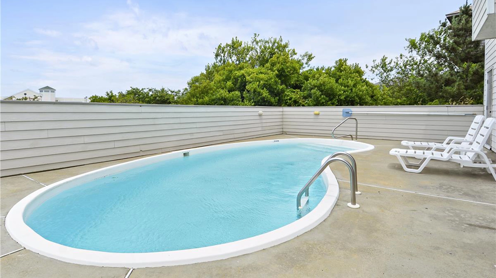 1-2 Sea property image