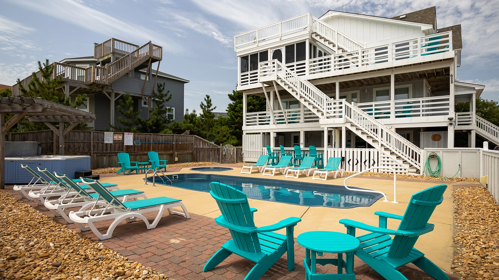 White Kapz property image