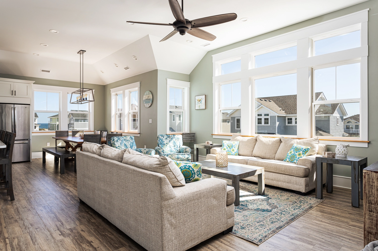 Bikinis and Martinis property image