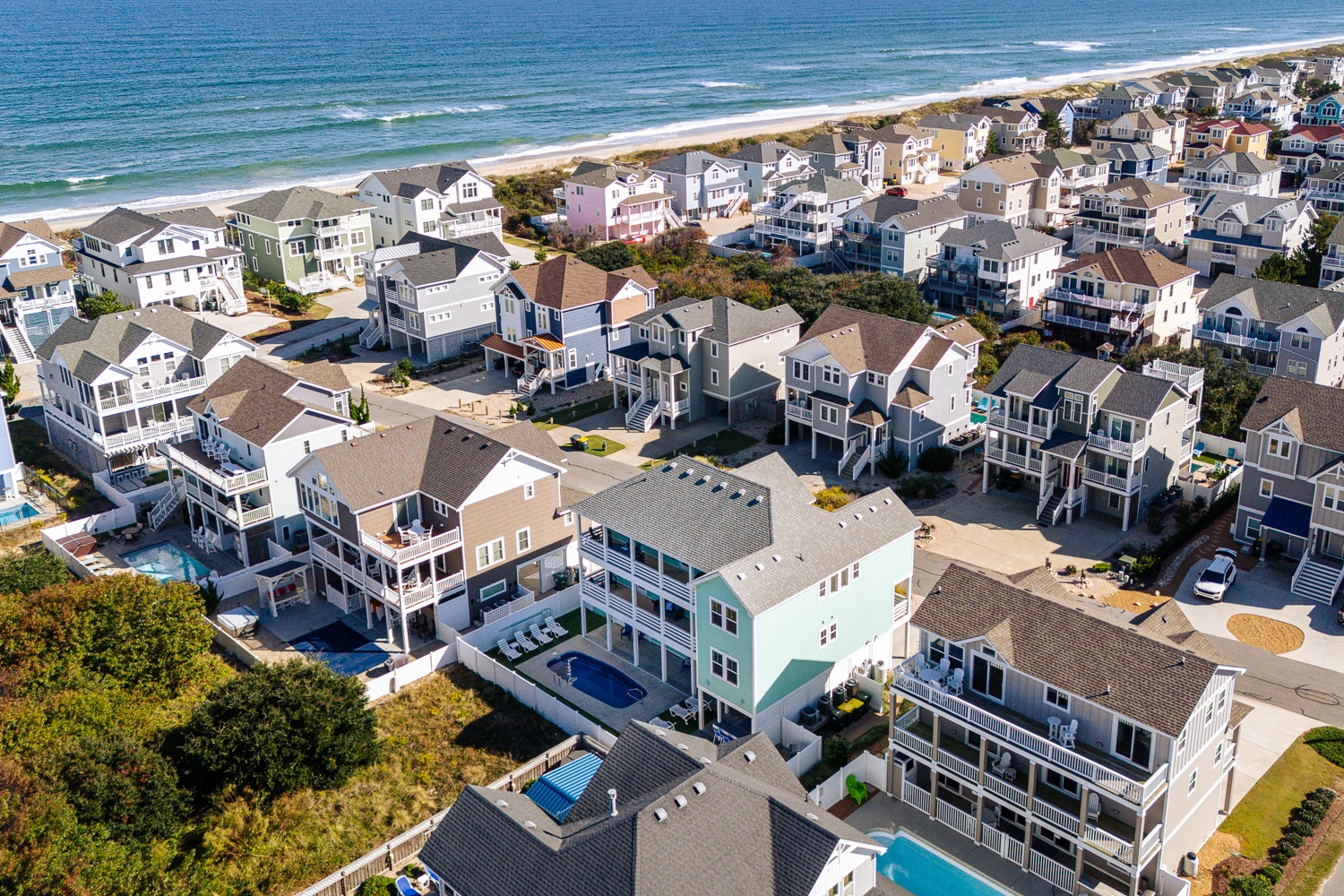 Bikinis and Martinis property image