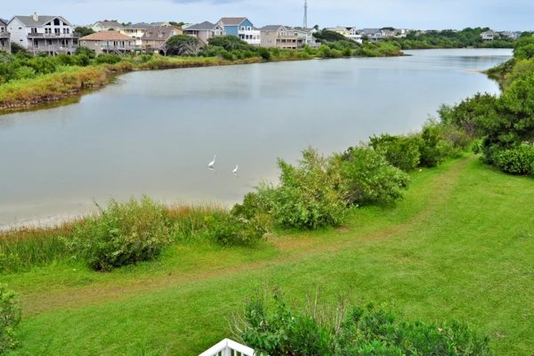 Lakeside Breeze property image