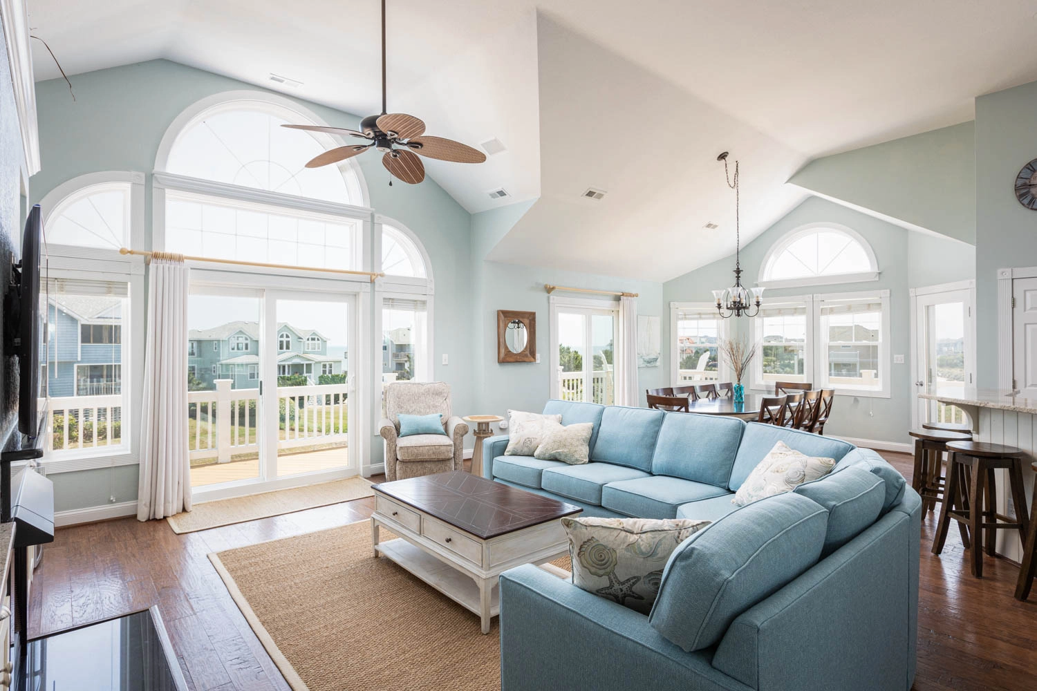 Happy Hours property image