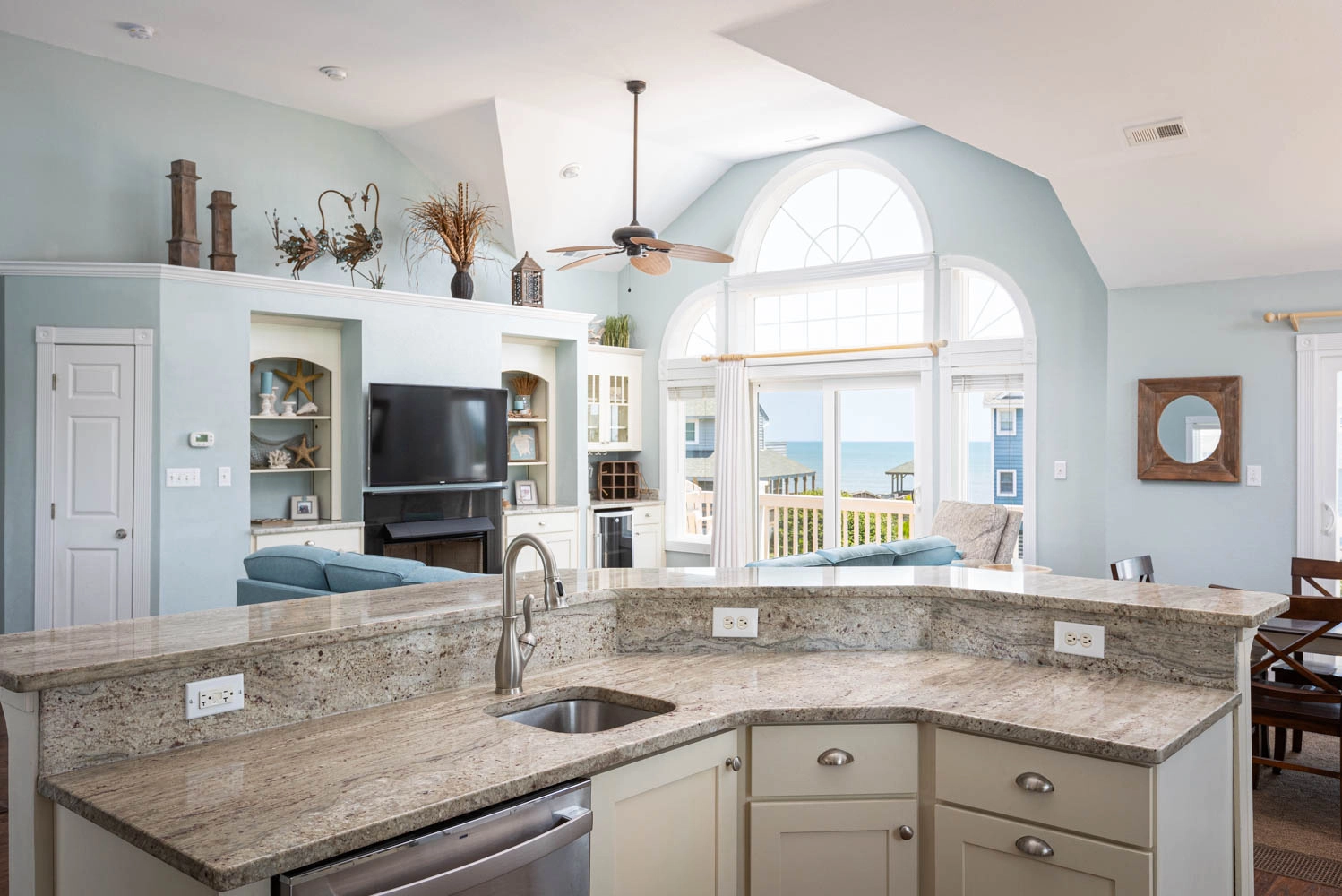 Happy Hours property image