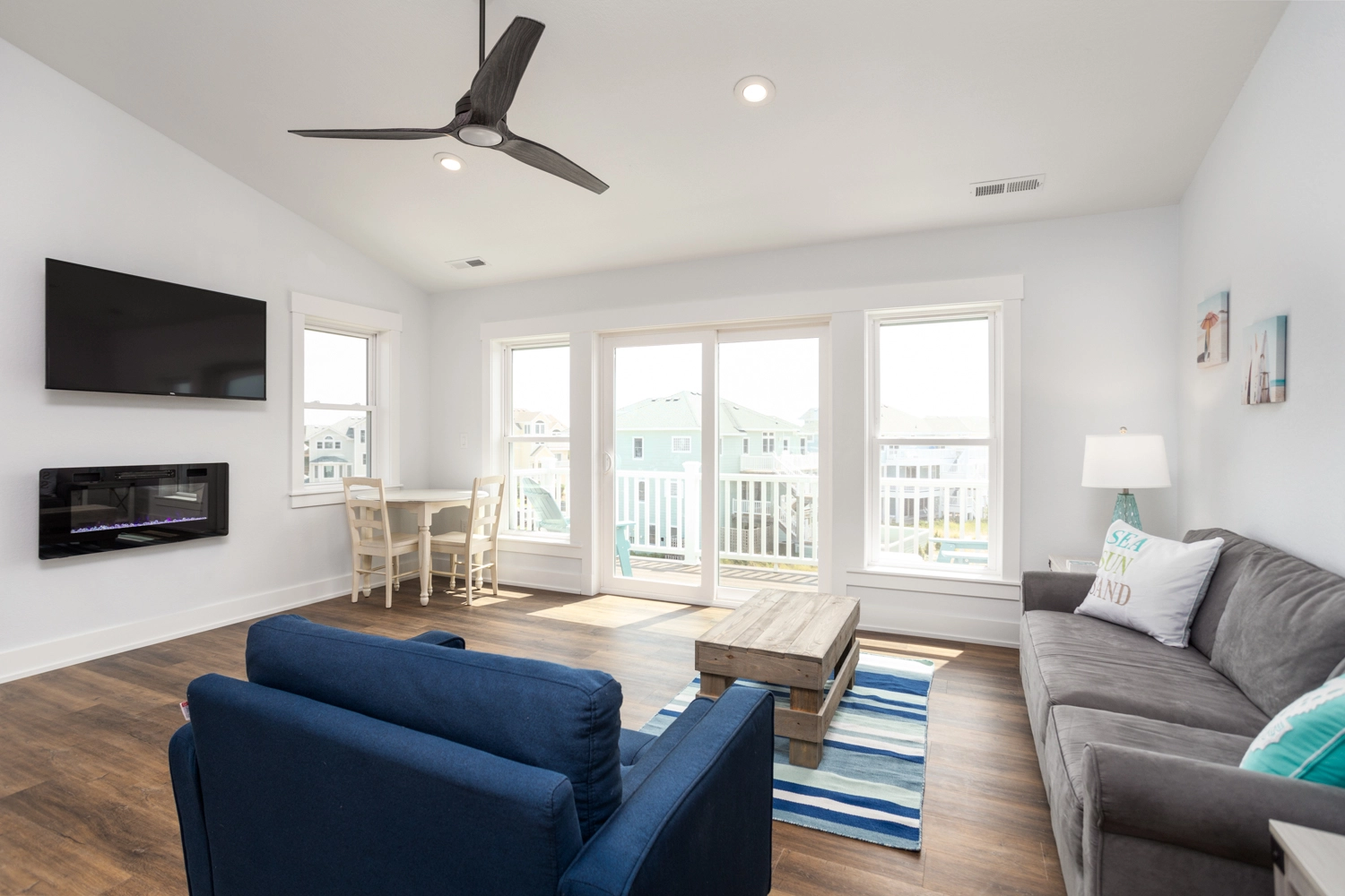 Diamond Waves property image