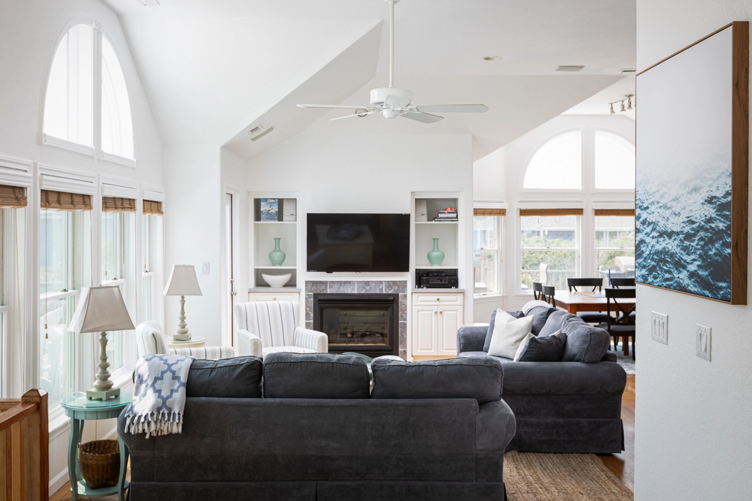 Sea the Light property image