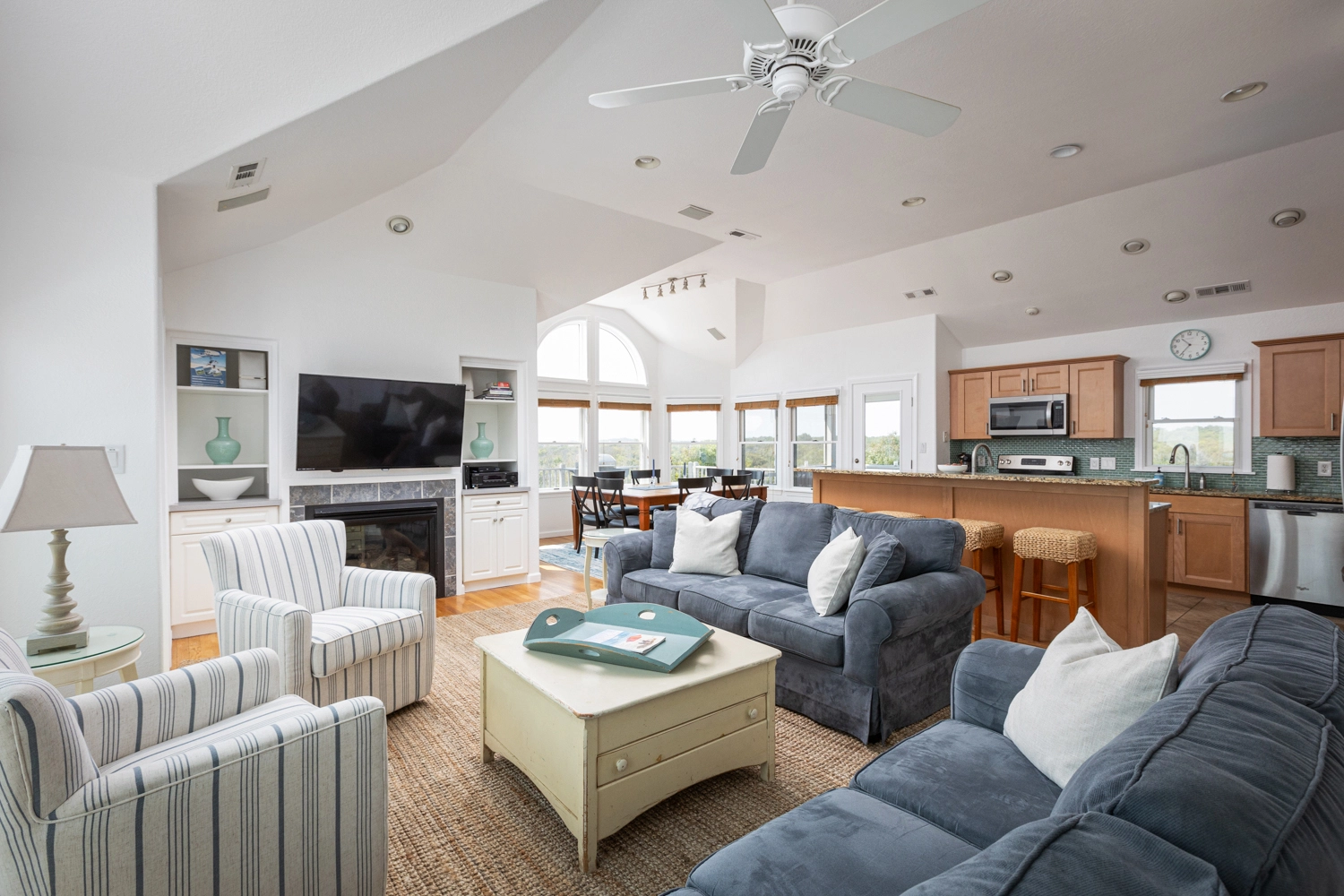 Sea the Light property image