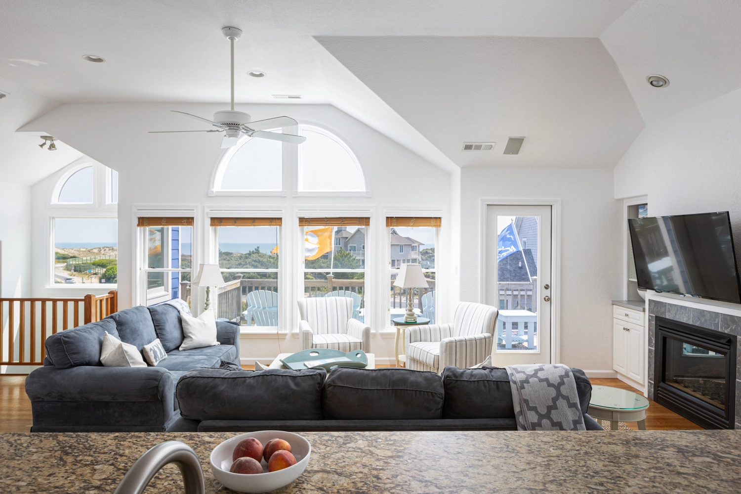 Sea the Light property image