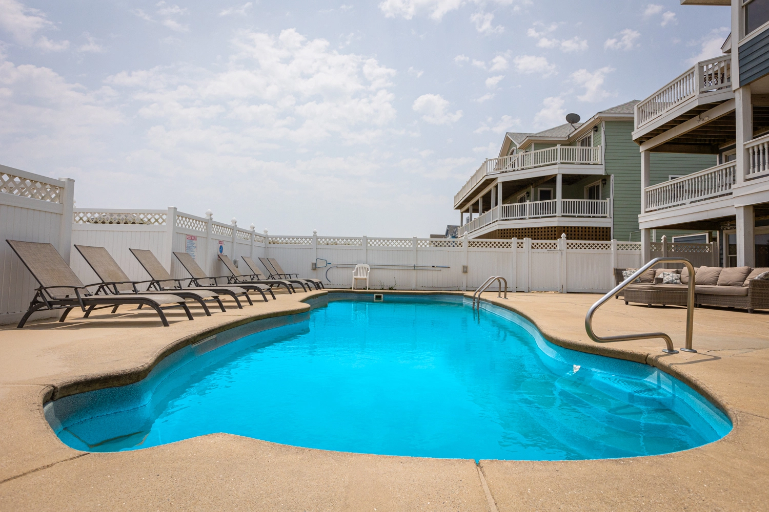 Sun 'N Waves property image