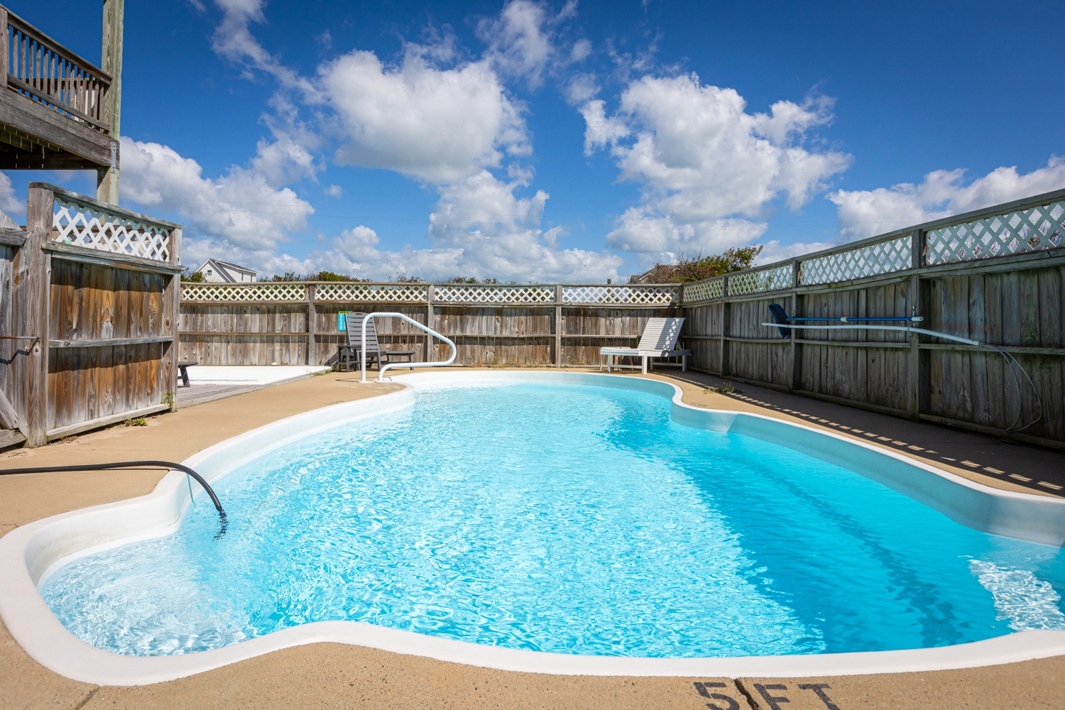 Between the Buoys property image