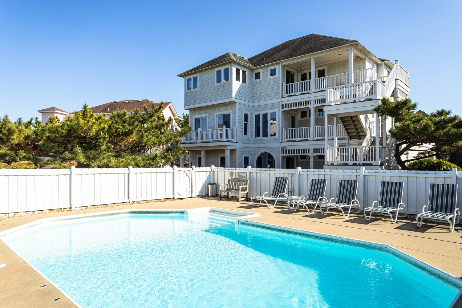 Another Day In Paradise property image