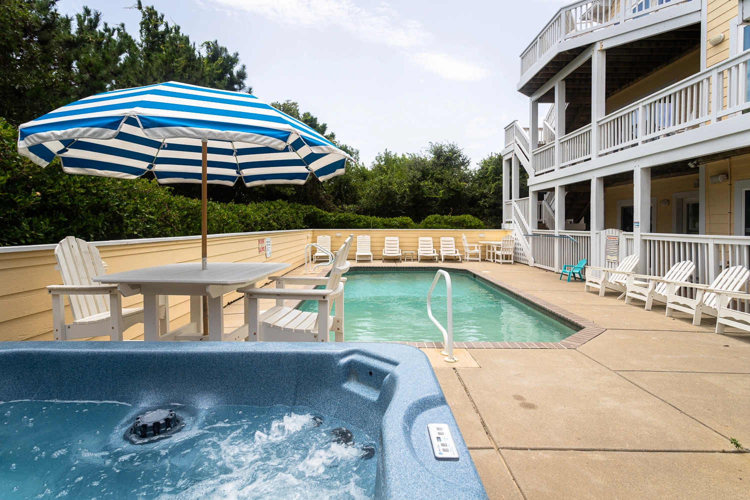 Aqua Eyes property image