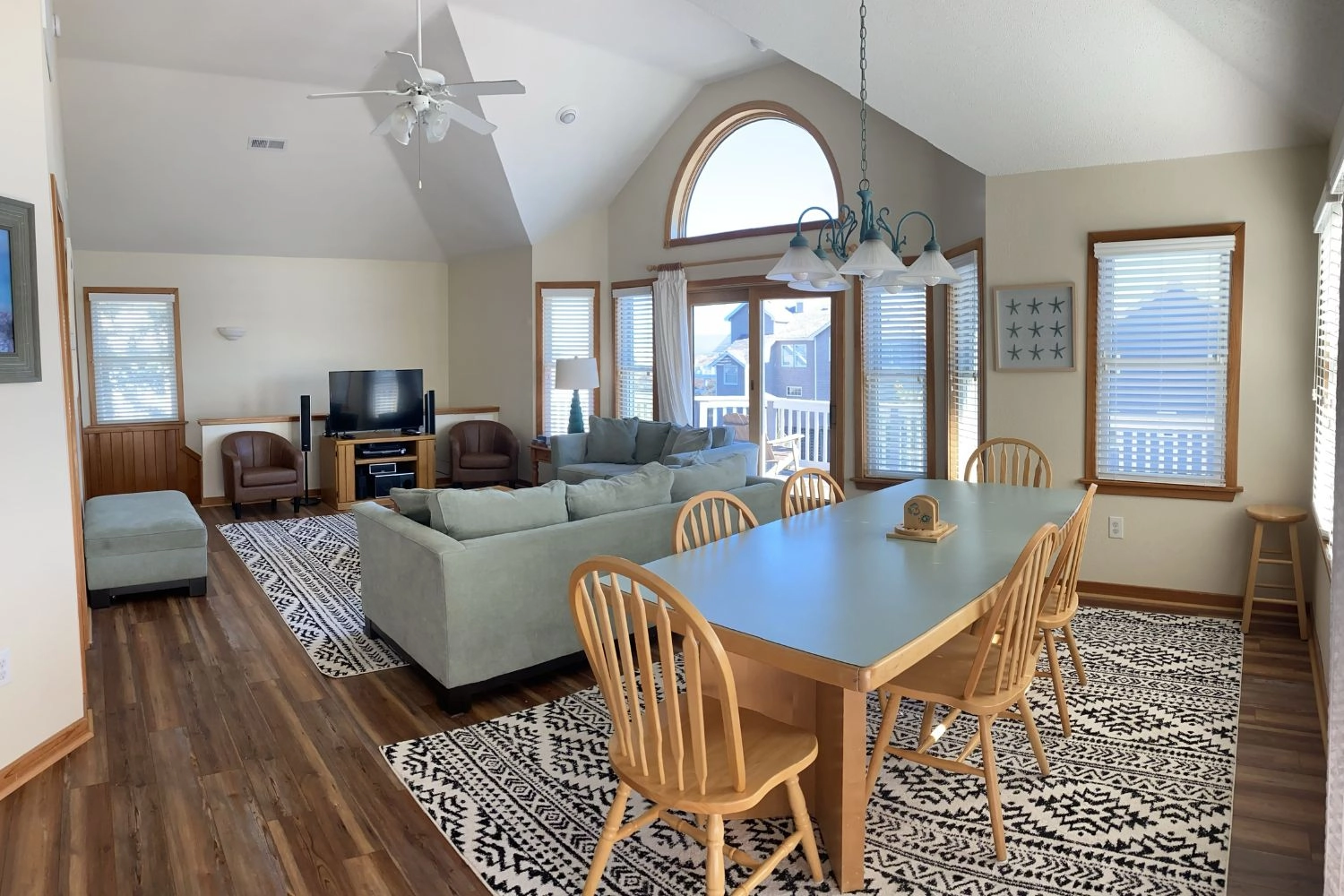 1-2 Sea property image