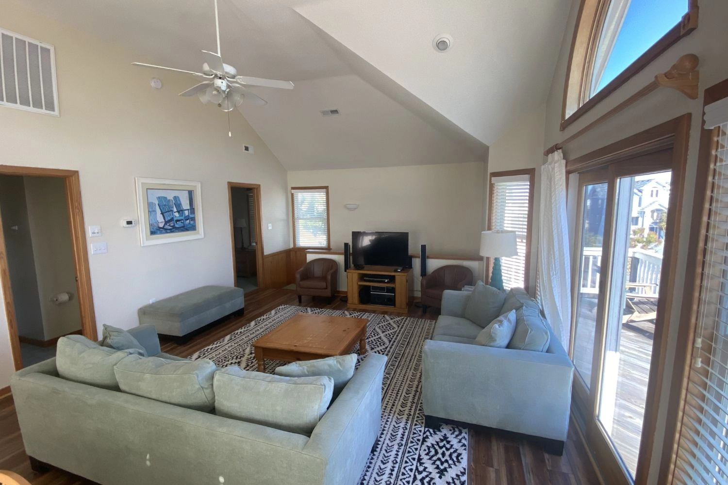 1-2 Sea property image