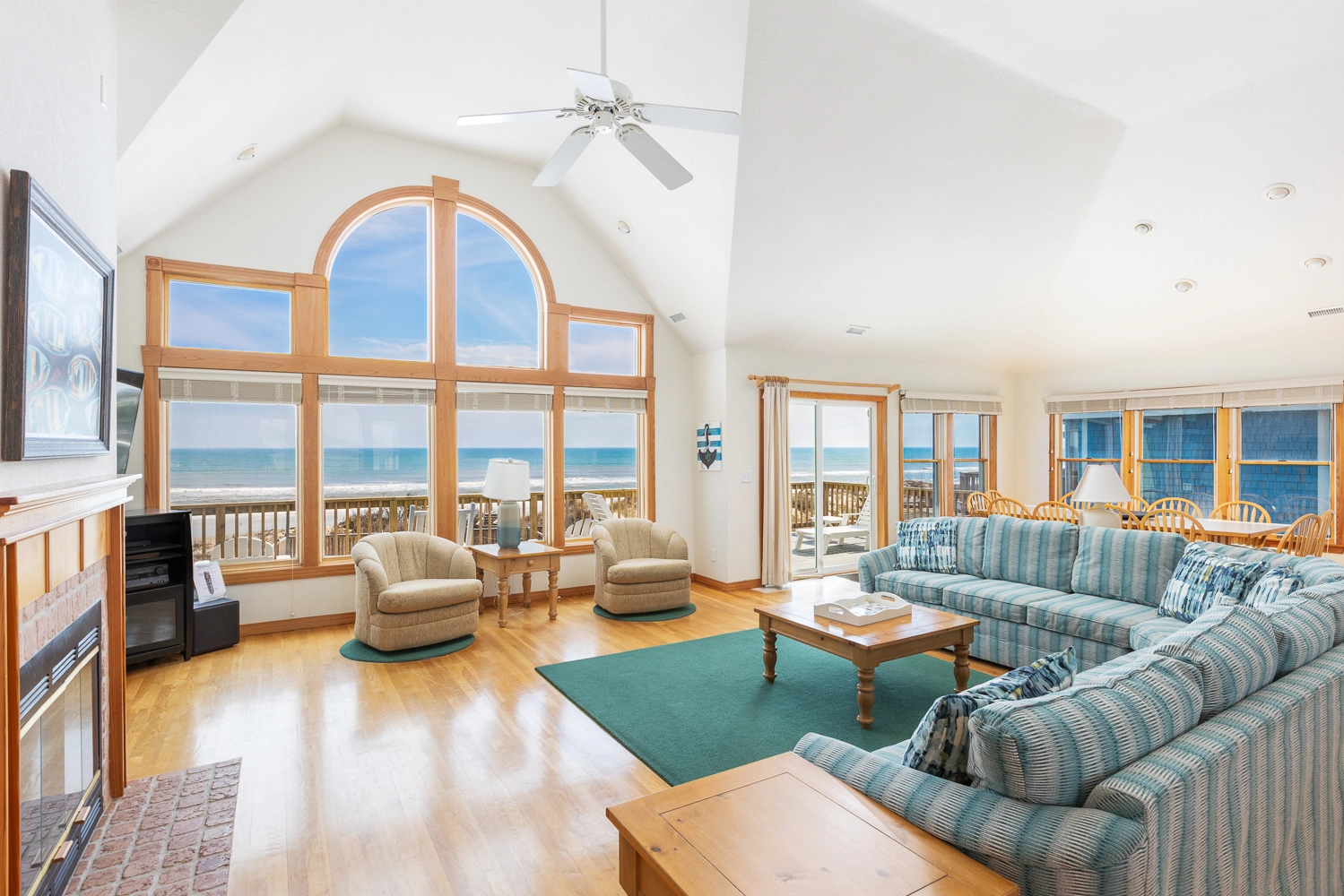 Sixteen Sandals property image