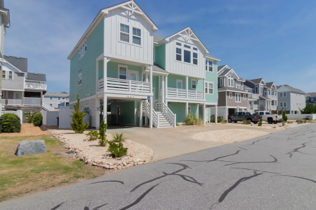 Bikinis and Martinis property image