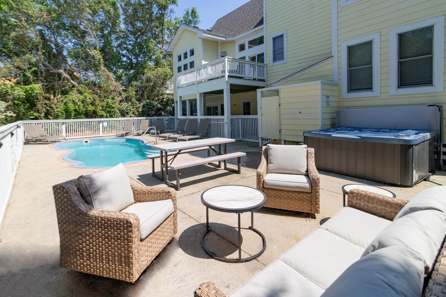 Footprints property image