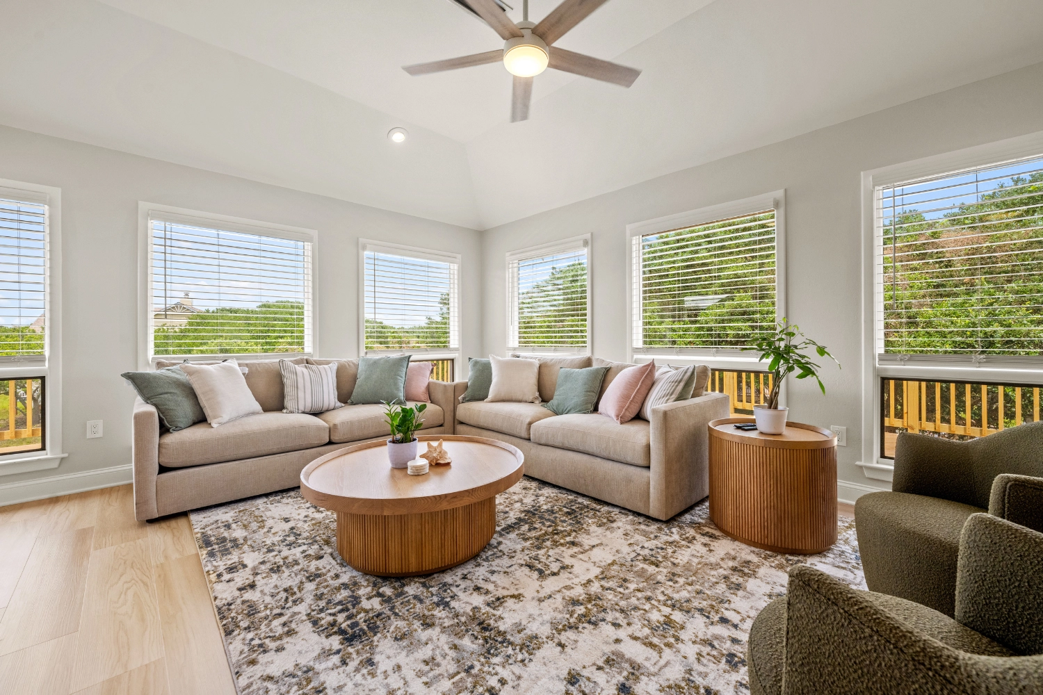 Green Ocean Pear property image