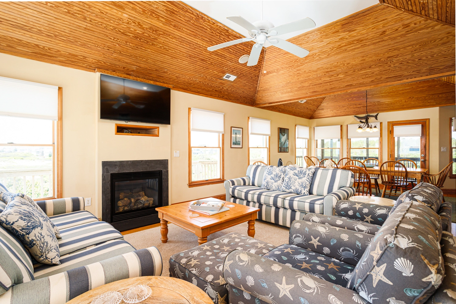 C D Light property image