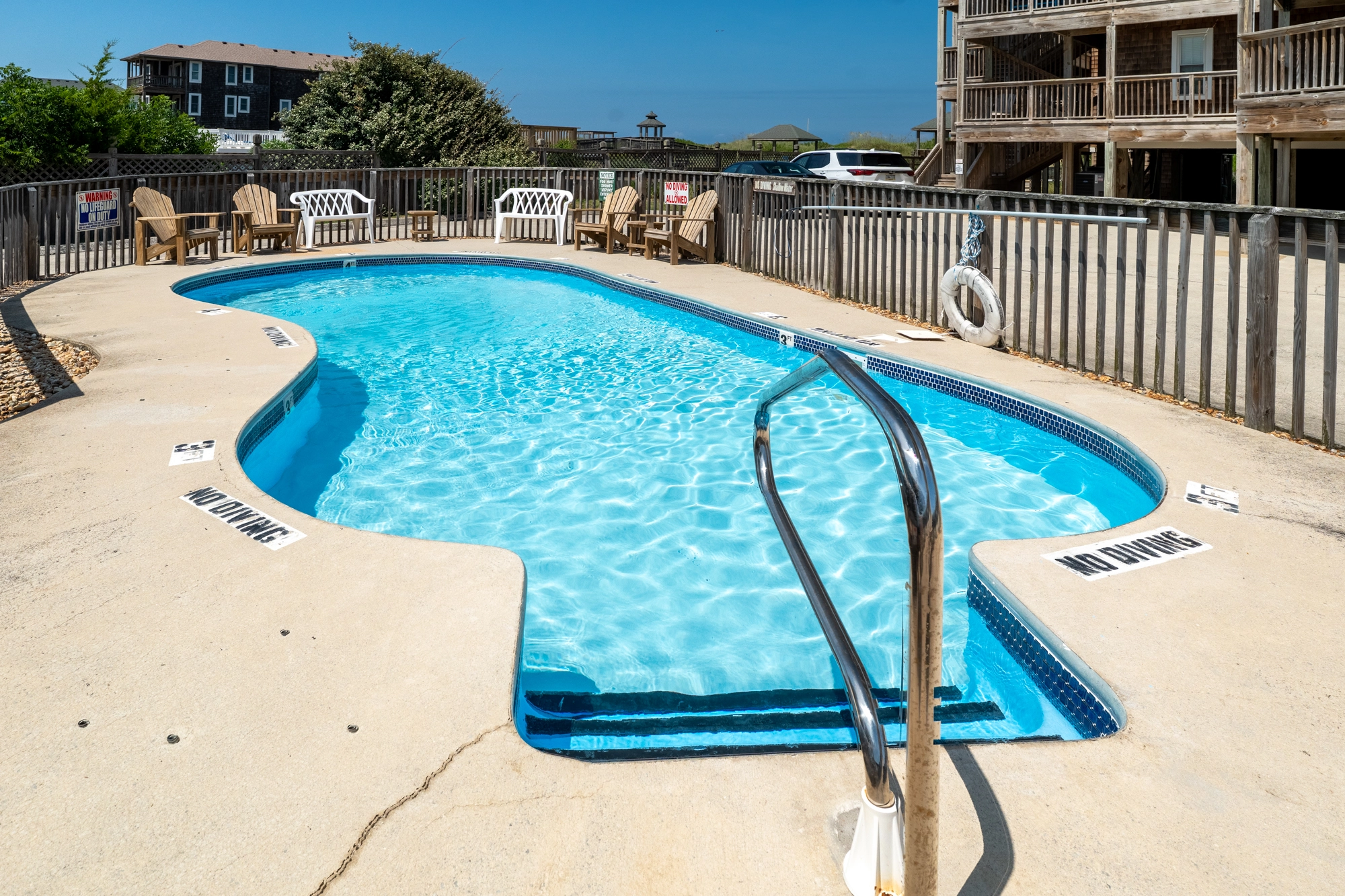 Sip-N-Surf property image