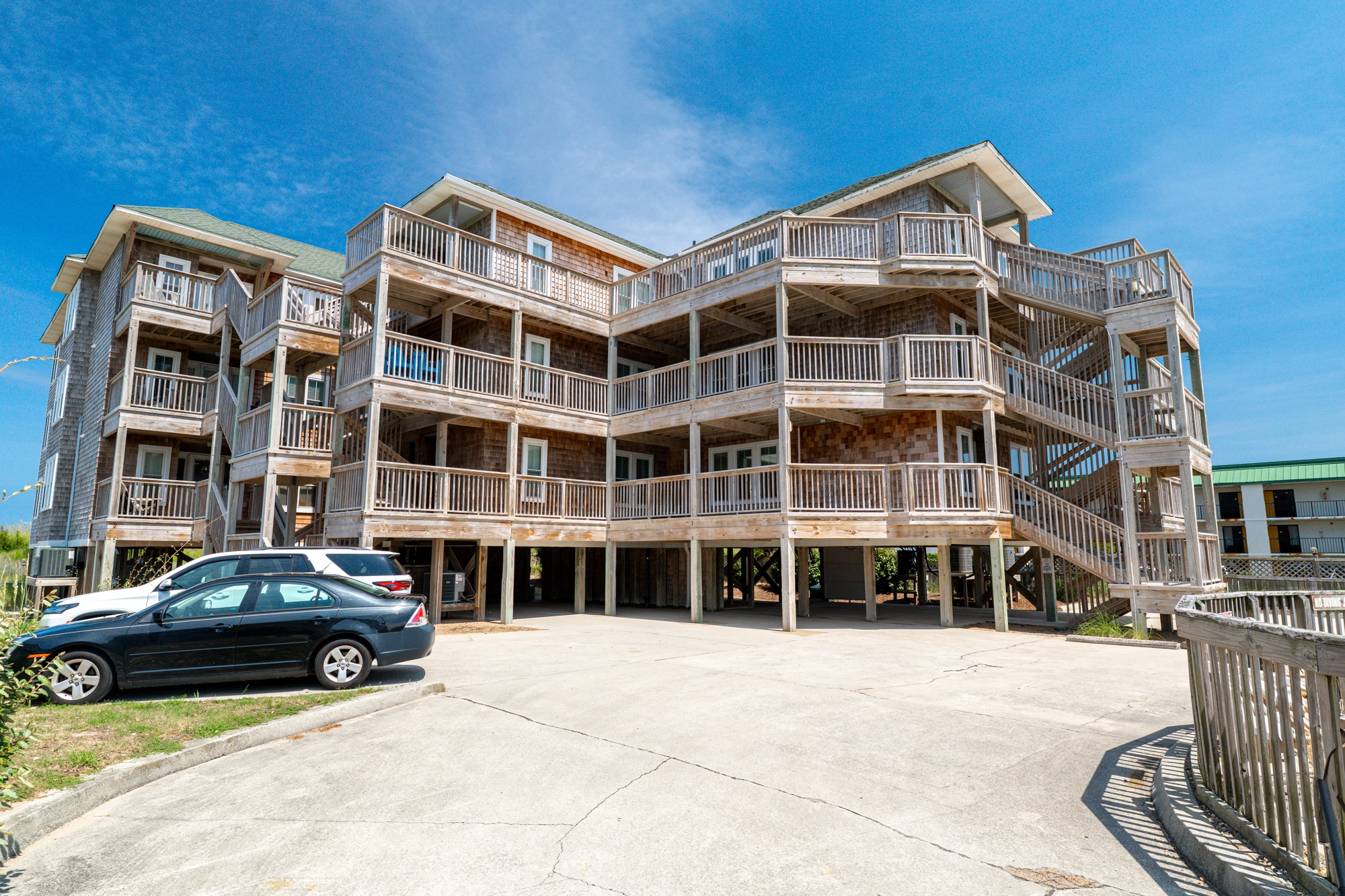 Sip-N-Surf property image