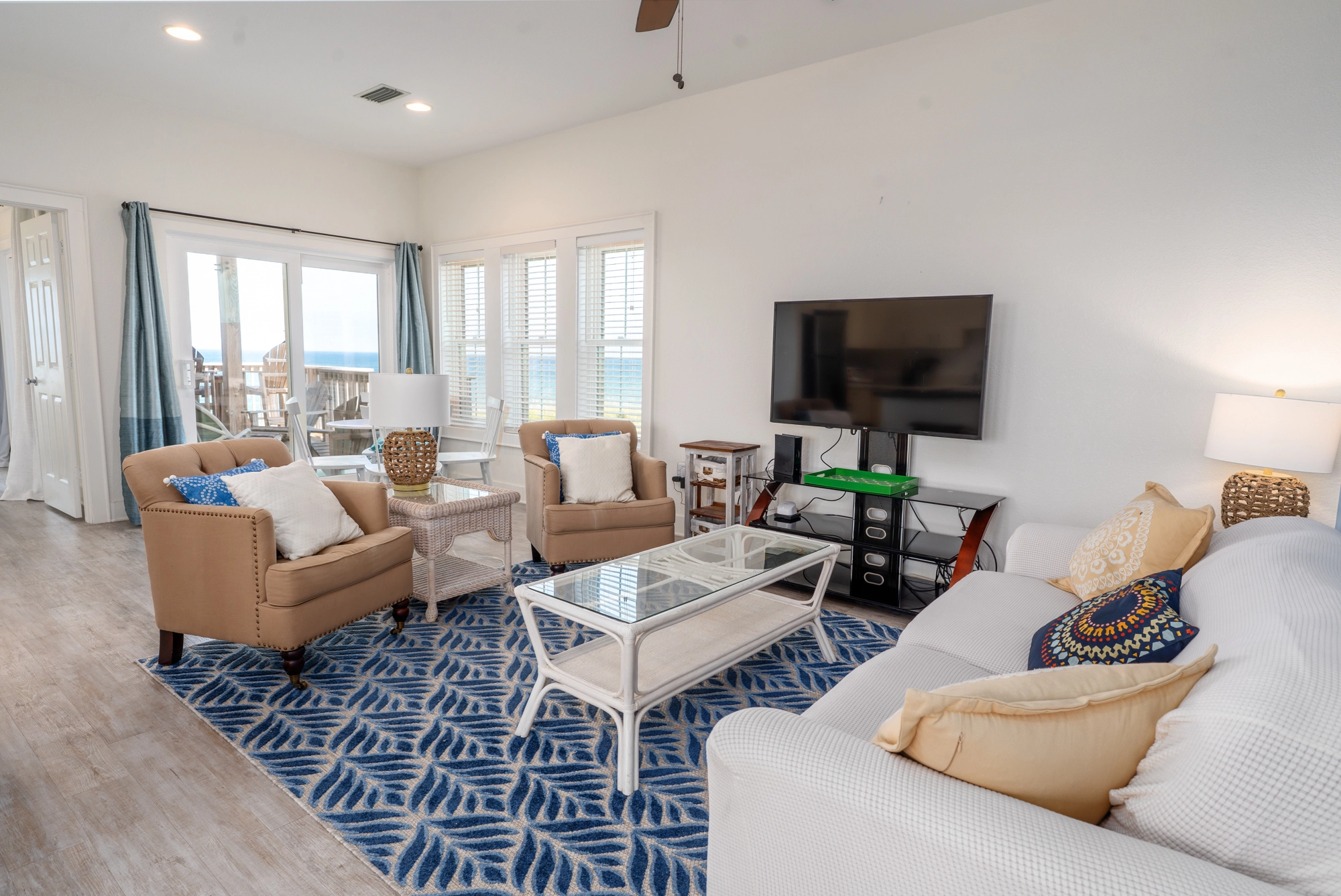 Sip-N-Surf property image