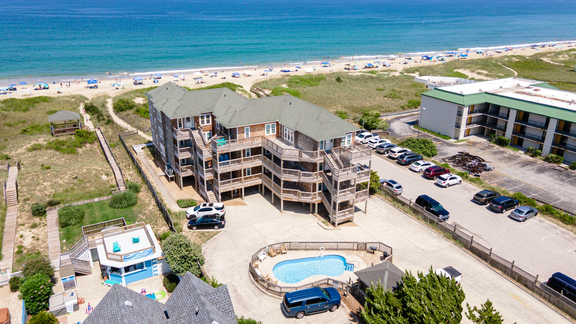 Sip-N-Surf property image