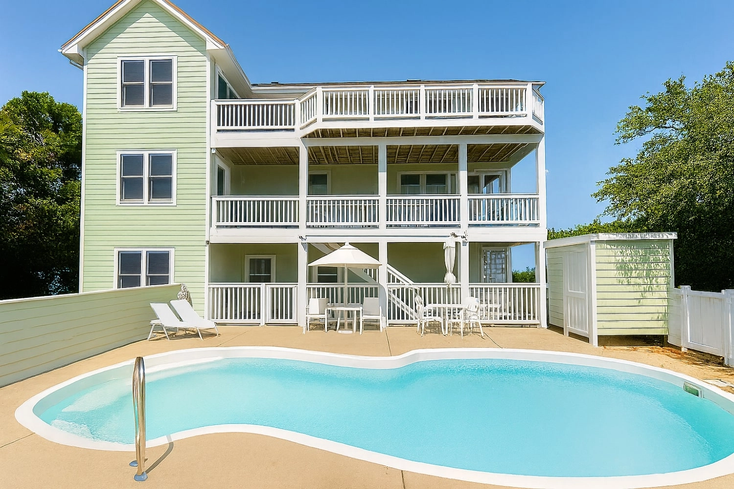 Costa Gratitude property image