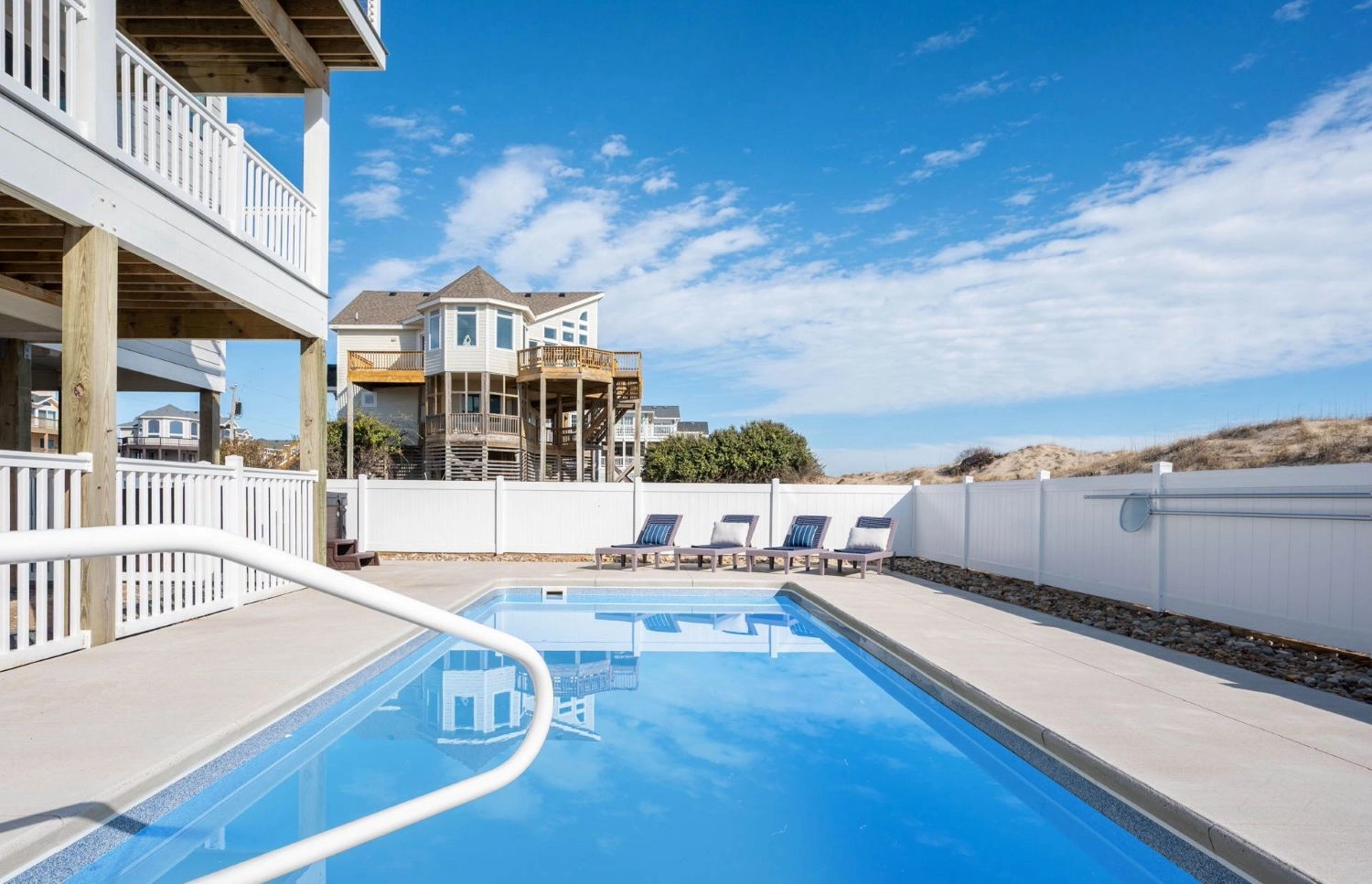 Tides And Tanlines property image